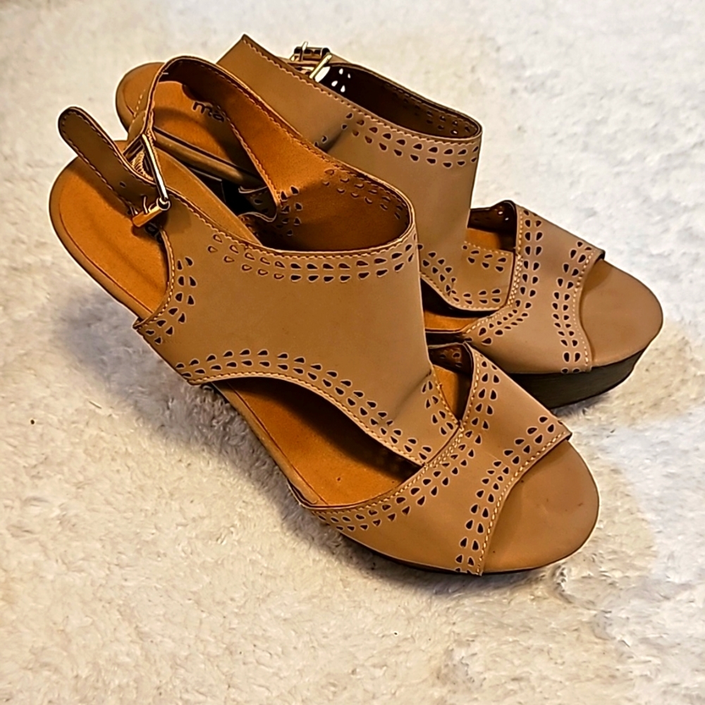 NWOT or box Maurices womans size 8.  Never worn.  Excellent condition.